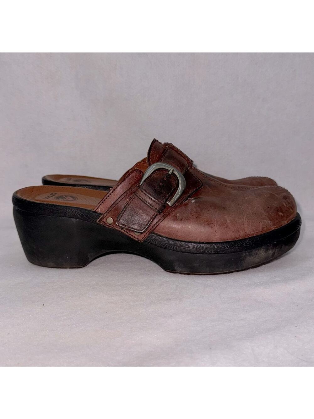 Women’s Crocs Leather Clogs Slip-on Mules Brown size 9
